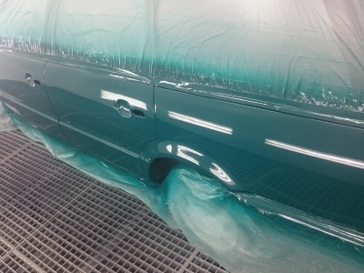 VW Pasat B4 замена крыла, восстановление геометрии дверных проёмов, покраска 4-х элементов